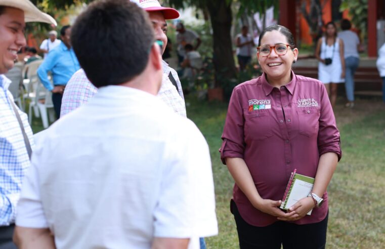 EMOTIVO RECIBIMIENTO DE LOS MAESTROS A LA PRÓXIMA DIPUTADA LOCAL LIC. LUPITA VARGAS