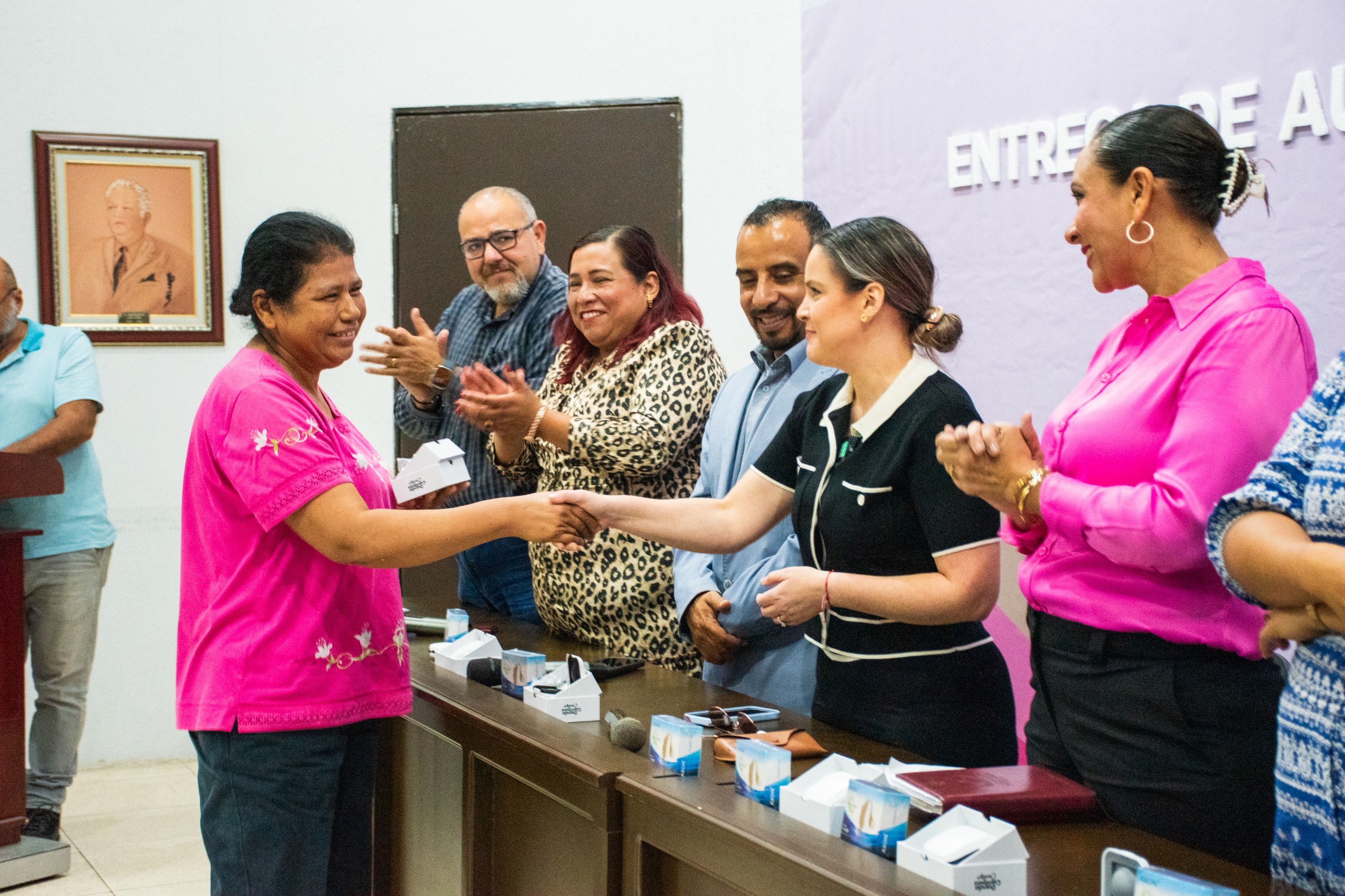 DIF POZA RICA LLENA LOS CORAZONES DE 16 FAMILIAS CON AUXILIARES AUDITIVOS.